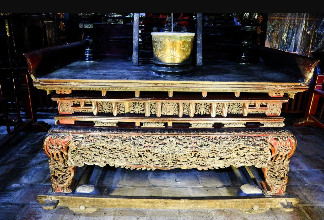 Sơn son thếp vàng cho nhà thờ ở Hưng Yên